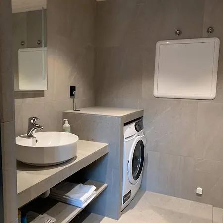 Apartment Stor Moderne I Henningsvaer, 70 Kvm