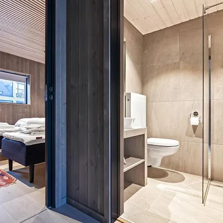 Stor Moderne I Henningsvaer, 70 Kvm