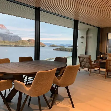 Apartment Stor Moderne I Henningsvaer, 70 Kvm *