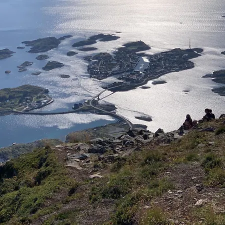 Stor Moderne I Henningsvaer, 70 Kvm * 亨宁斯韦尔