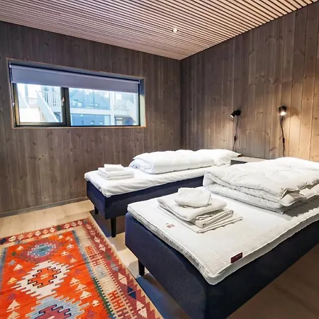 Stor Moderne I Henningsvaer, 70 Kvm 亨宁斯韦尔