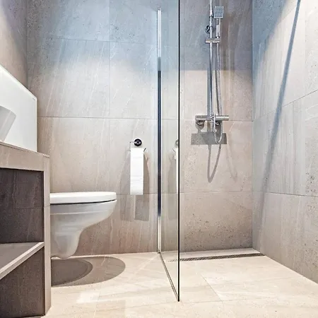 Stor Moderne I Henningsvaer, 70 Kvm