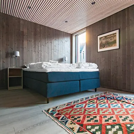 Stor Moderne I Henningsvaer, 70 Kvm